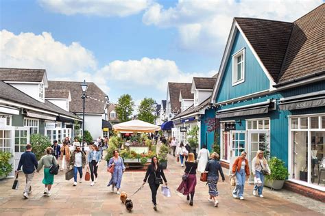 bicester village website.